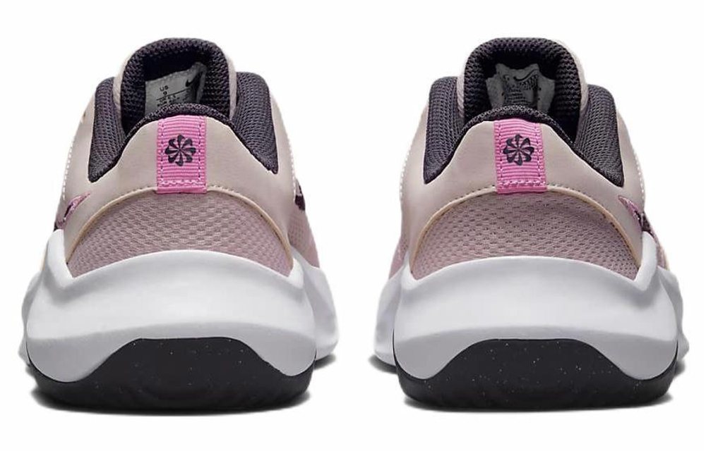 Кроссовки Nike Legend Essential Next Nature (Женская размерная сетка)