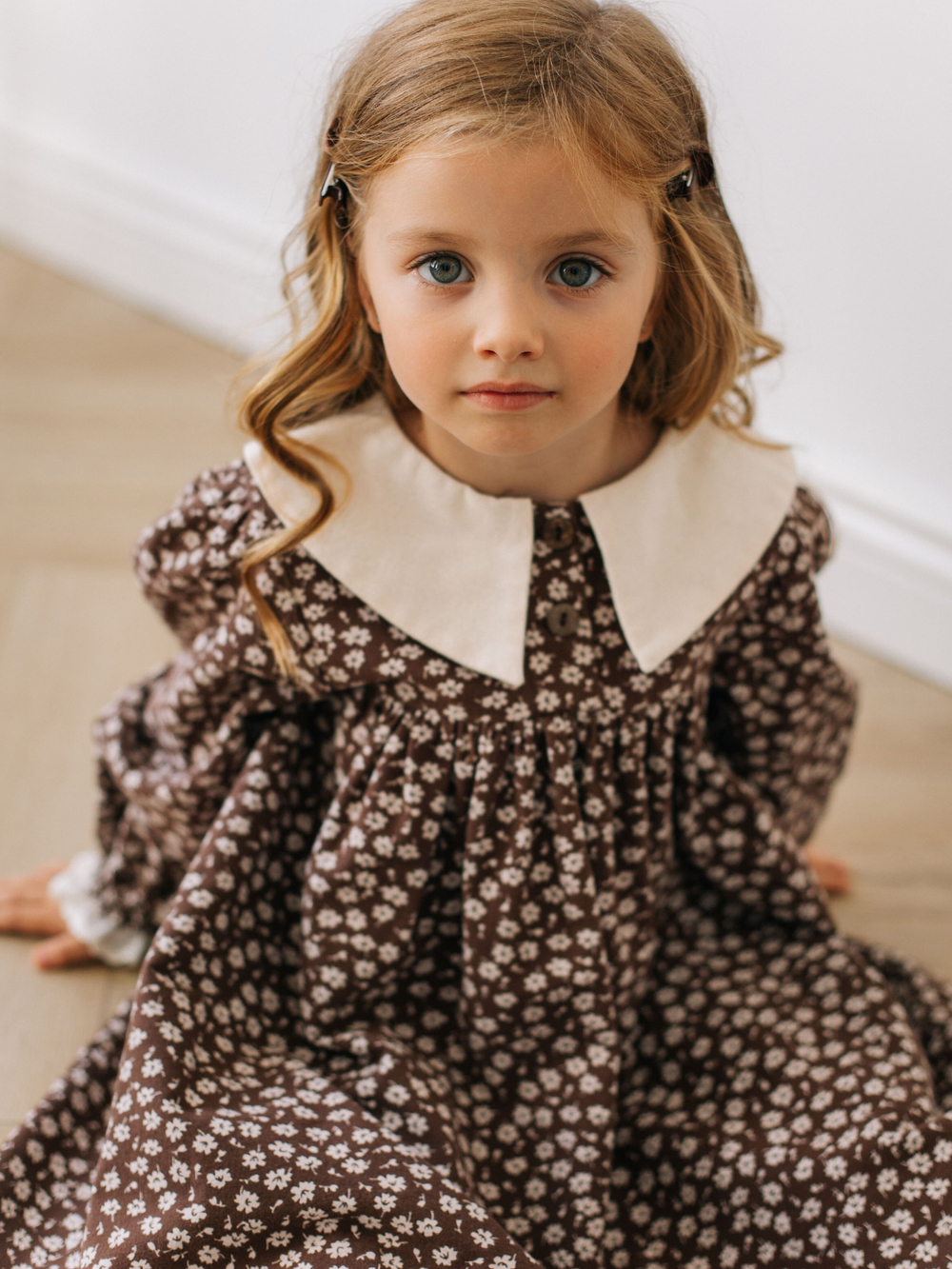 Платье с воротником в цветочек, Коричневый