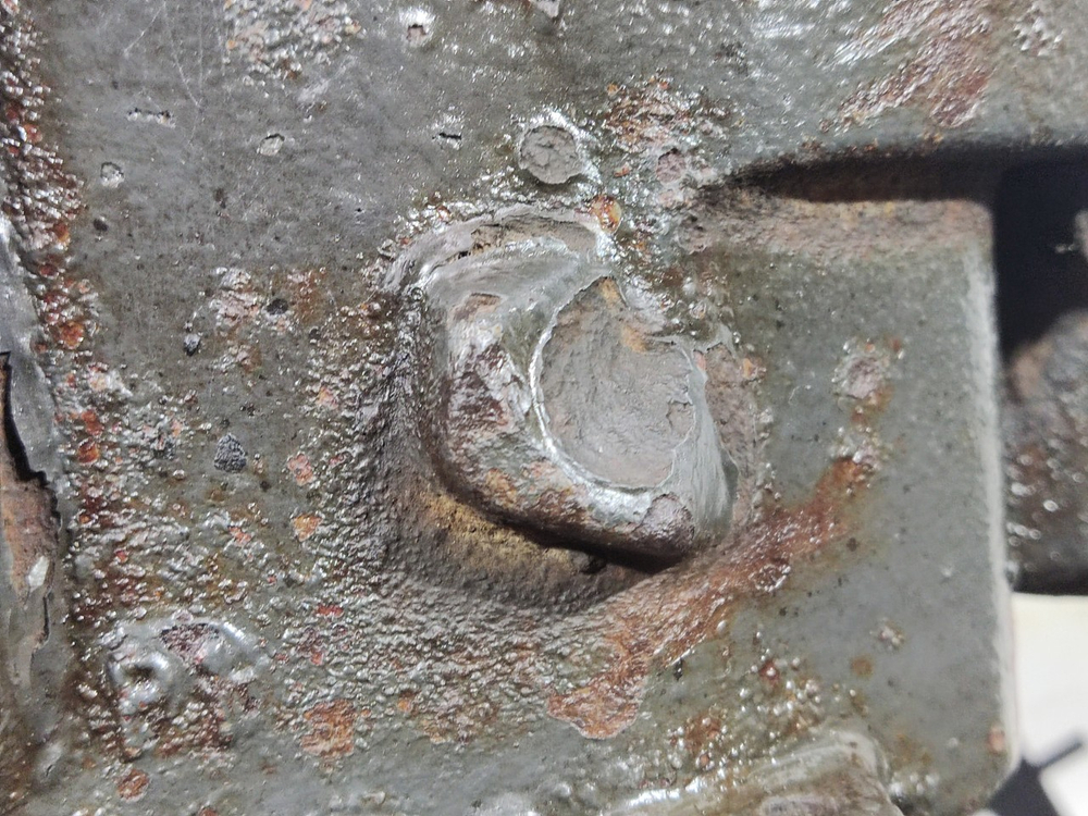 Суппорт передний левый