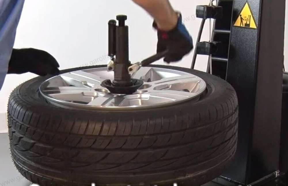Автоматический шиномонтажный станок Monty 8300P SmartSpeed Hofmann
