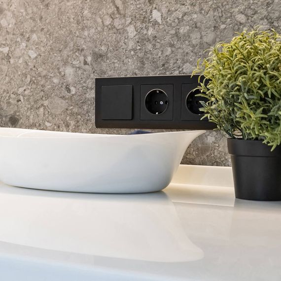 Розетка с заземлением Werkel черный матовый W1171008 4690389156878