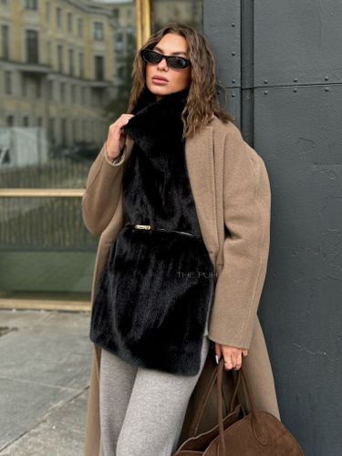 Черная манишка из эко-меха с поясом