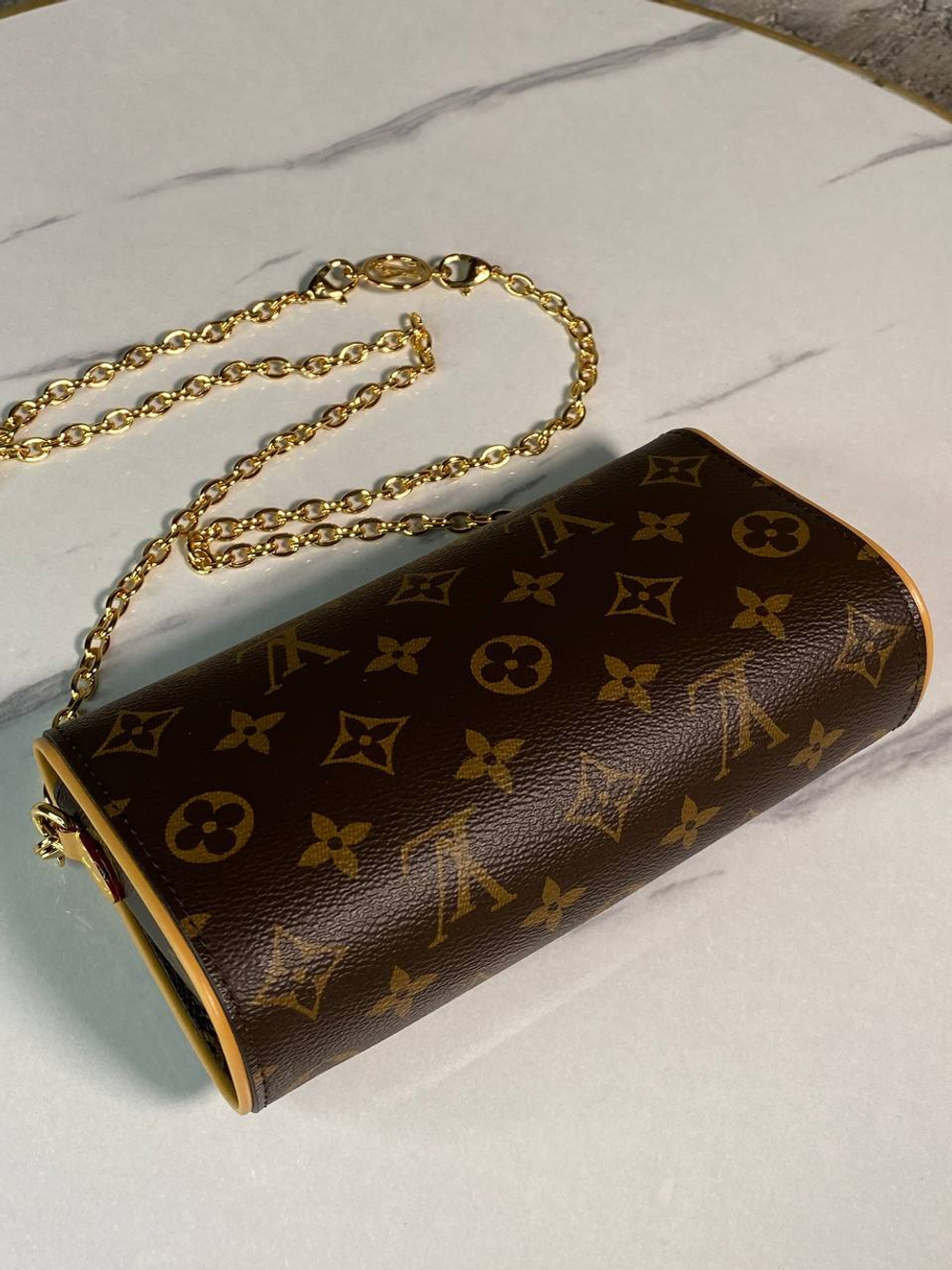 Клатч Louis Vuitton
