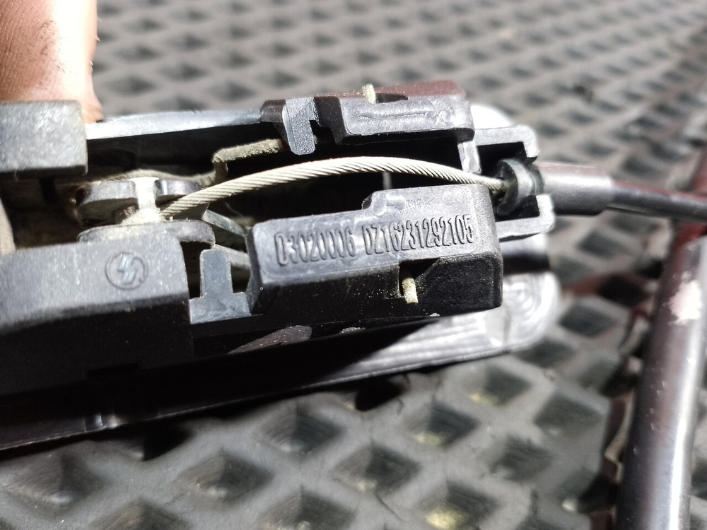 Кнопка открывания инструментального ящика 2023г.