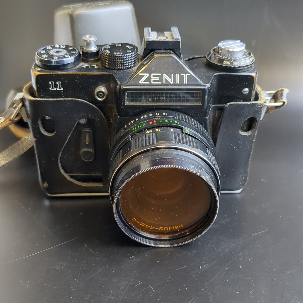 №9 Фотоаппарат "Зенит-11" с объективом "Helios-44М-4", в родном кофре, алюминиевый сплав, Красногорский механический завод, СССР, 1981-1992 гг.