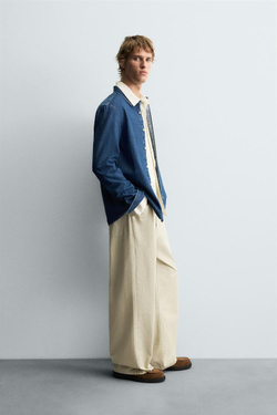 ZARА ДЖИНСОВАЯ РУБАШКА С ОТДЕЛОЧНОЙ СТРОЧКОЙ, ВЫЦВЕТШИЙ СИНИЙ