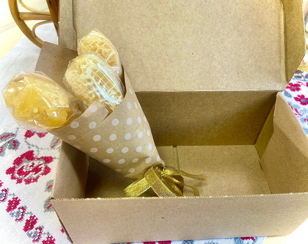 Букет из сотового меда , 180-230 гр, Алтайский край, урожай 2025г.