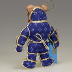 Ёлочная игрушка Медвежонок двухцветный с мешком