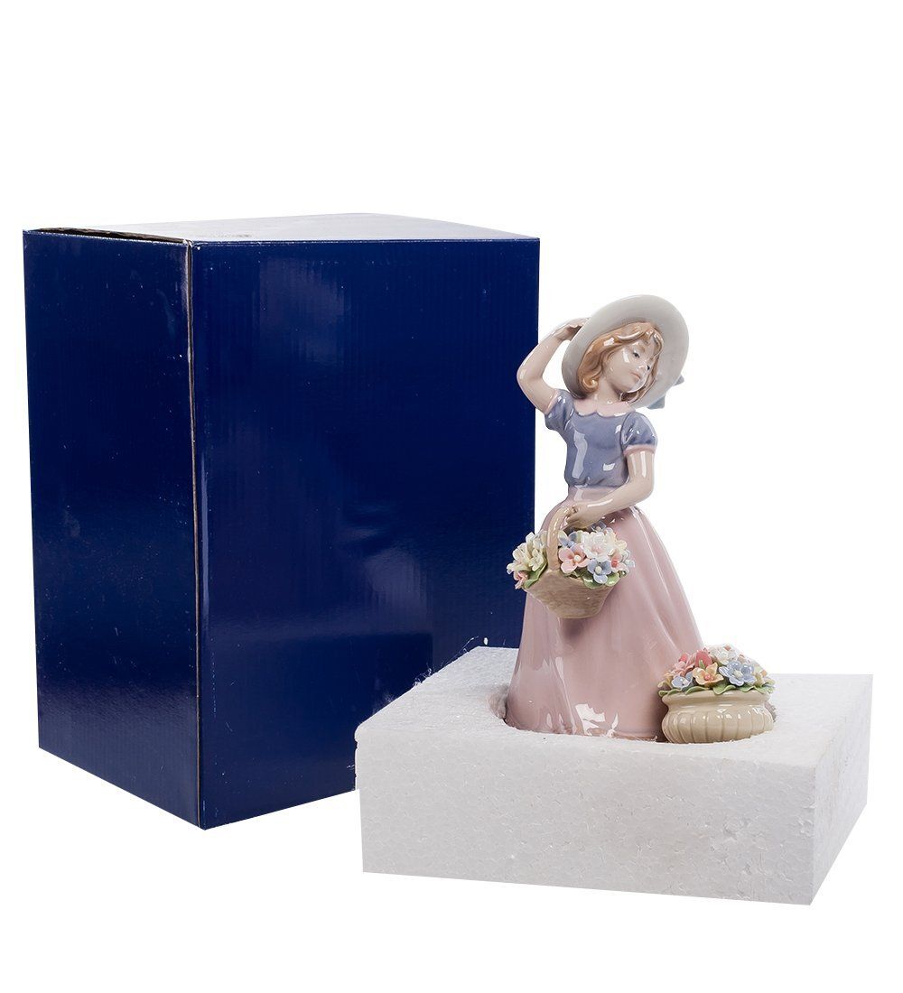 CMS-20/26 Статуэтка «Девушка с цветами» (Pavone)
