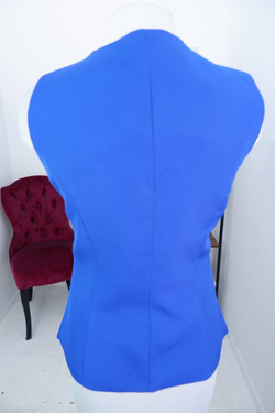 Жилет классический красивого оттенка, визуально на 46 размер, новый