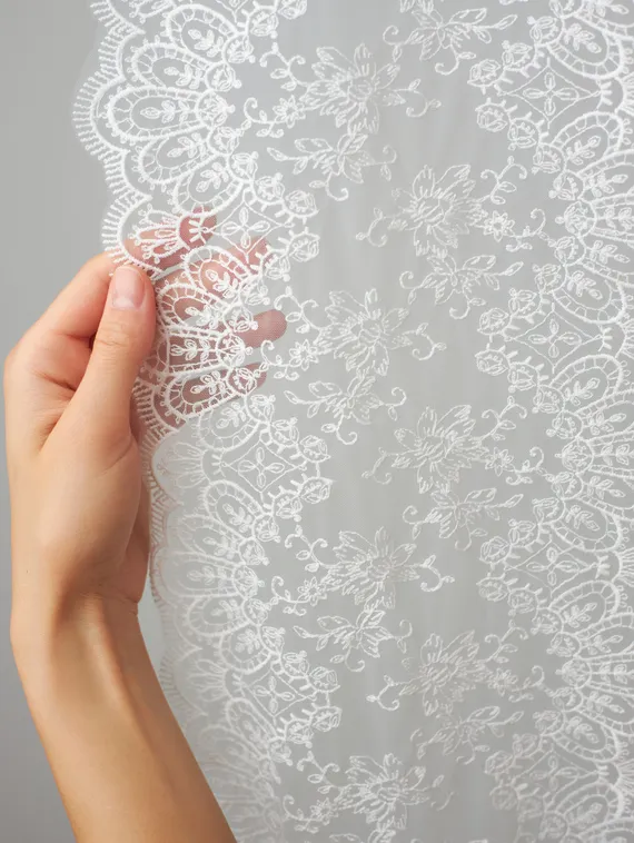 05-106 Вышивка на неэл. сетке 18 см, белый