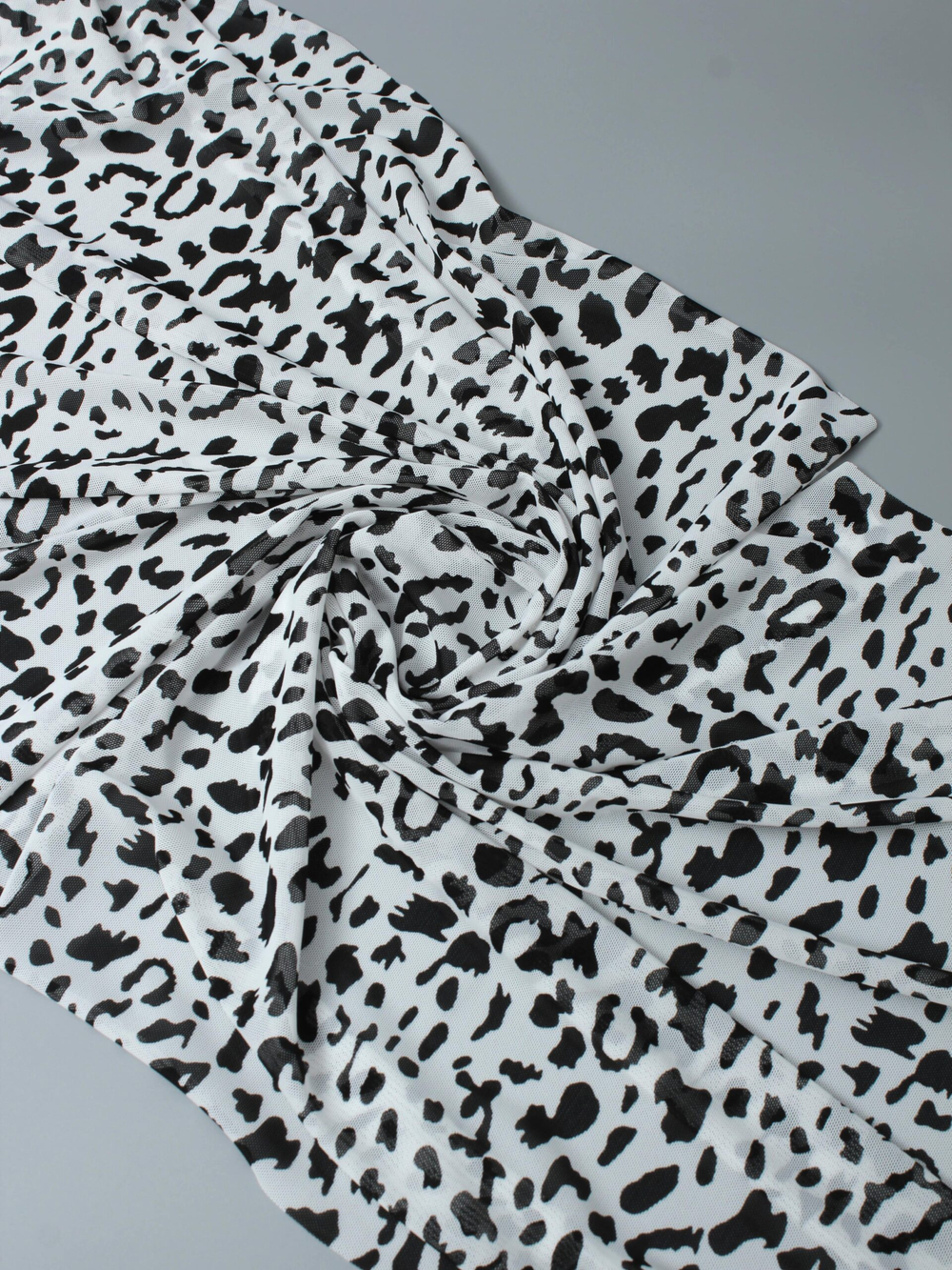 Сетка эластичная белая с черным принтом барс метражом