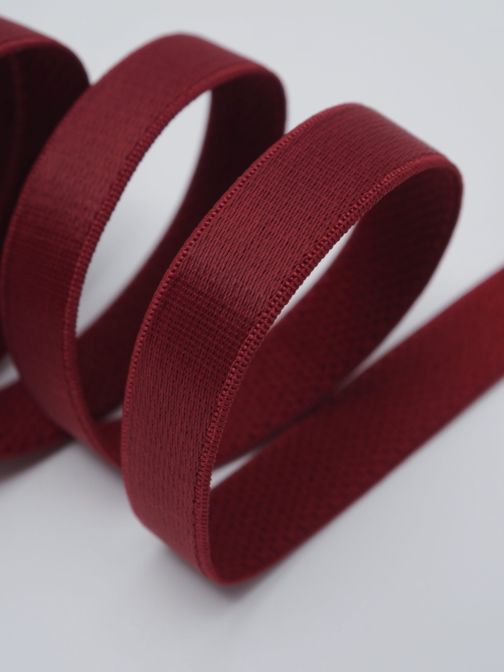 Резинка бретелечная бордовая глянцевая плотная ширина 10 мм