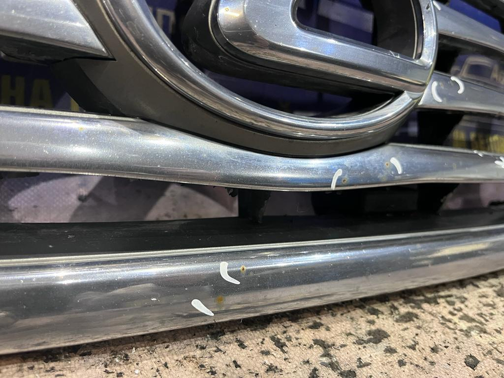 Решетка радиатора LEXUS LX470 2004