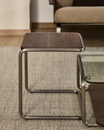 Приставной столик Tarsel из орехового шпона и стали