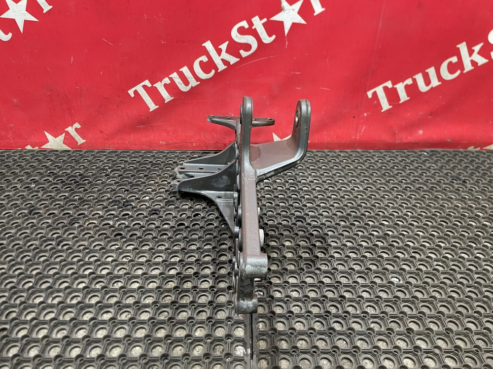 Кронштейн рессоры передней правый