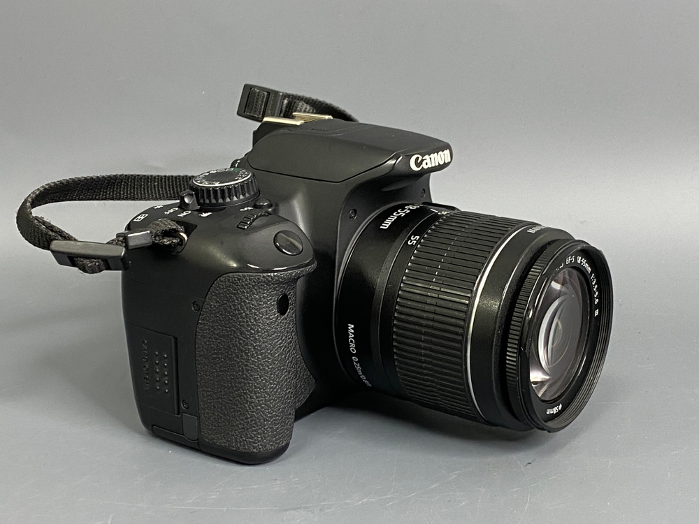 Canon 650D Kit 18-55mm III 19.000 кадров
