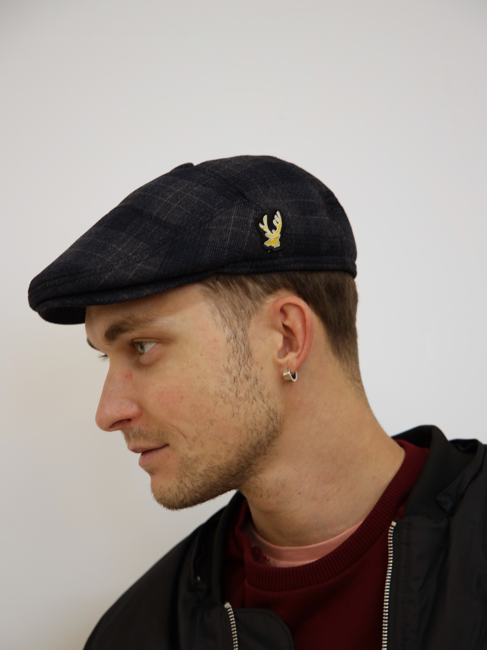 Кепка темно-серая Город Горький олень желтый