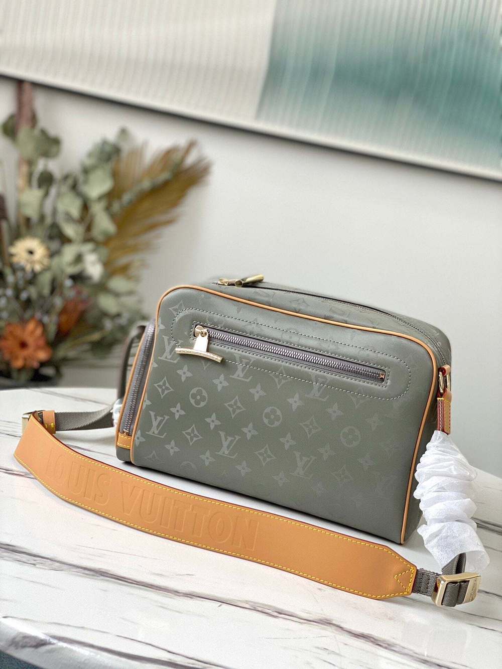 Louis Vuitton Camera Titanium