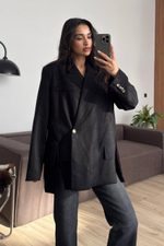 Жакеты изо льна оверсайз с прорезями . Застежка на одну пуговицу