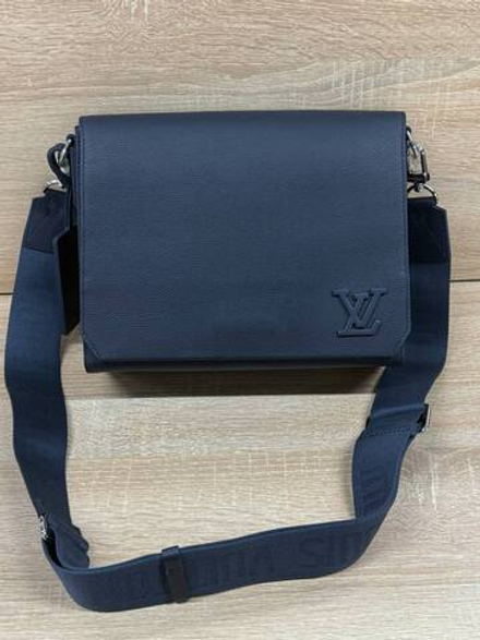 Сумка-мессенджер Louis Vuitton