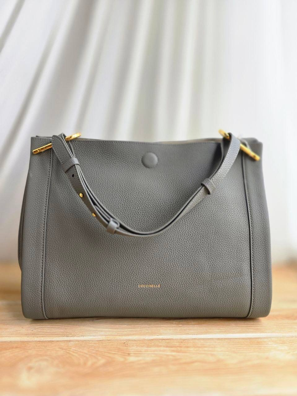 Сумка большая Coccinelle серая