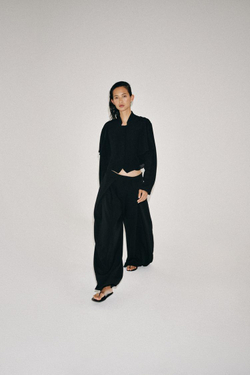 ZARA УКОРОЧЕННАЯ РУБАШКА С ВОЛАНАМИ — ZW COLLECTION, ЧЕРНЫЙ