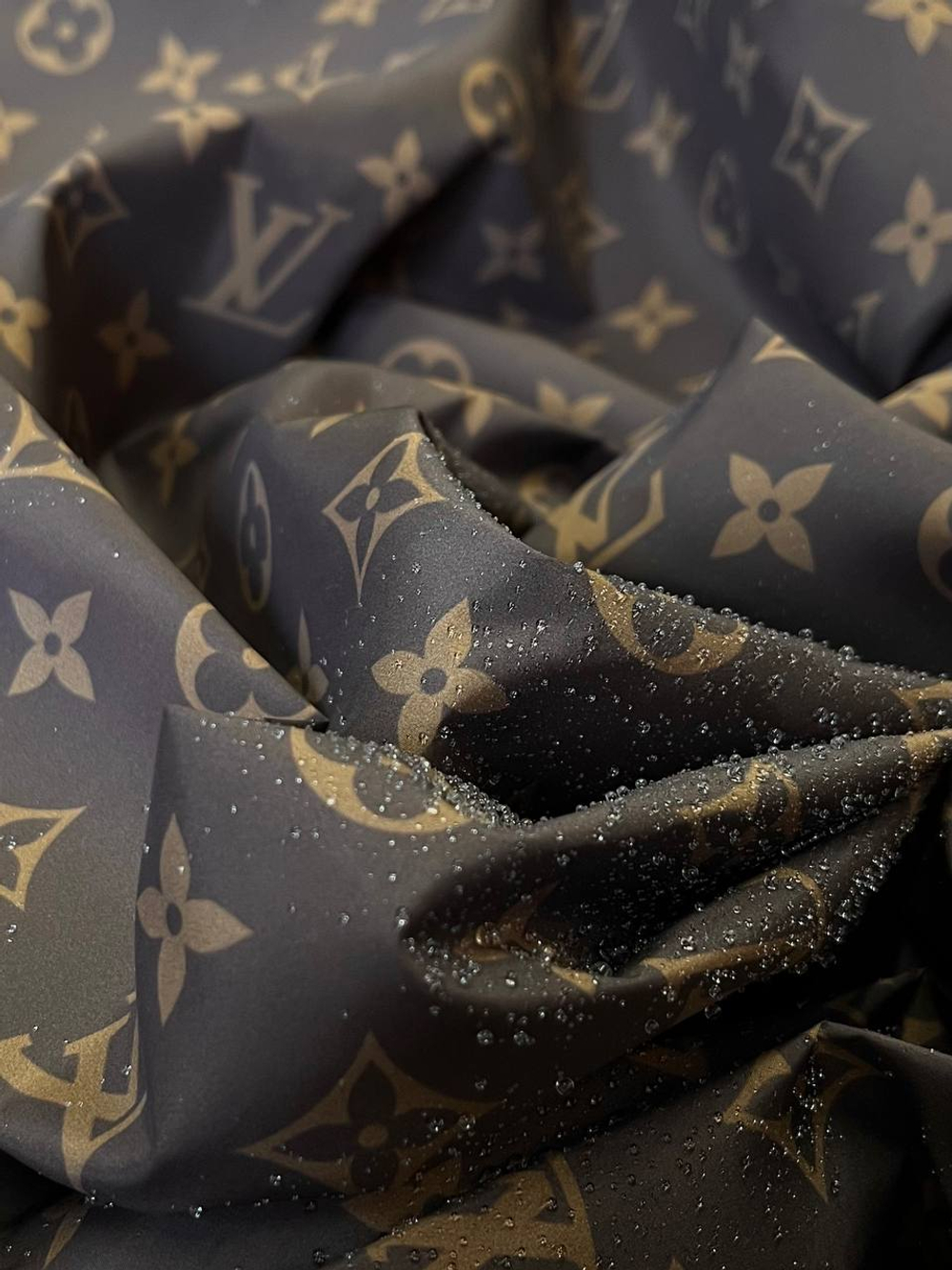 Курточно-плащевая ткань нейлон Louis Vuitton waterproof коричневая с лого