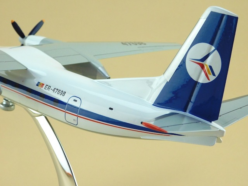 Модель самолета Ан-24РВ (М1:72, Air Moldova)
