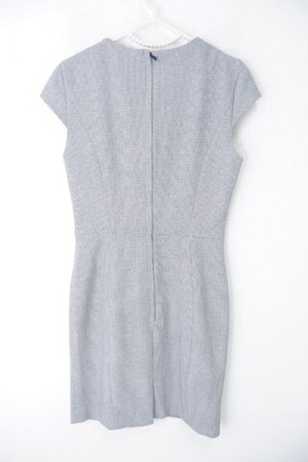 Платье лаконичное 42 размер