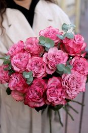 Букет из пионовидных розовых роз