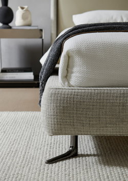 Двуспальная кровать на ножках Eosonno