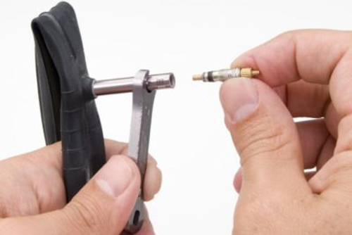 Камера 28"/700 спорт 40мм СО СЪЕМНЫМ ЗОЛОТНИКОМ "узкая" (700х18/25C-622/630) KENDA