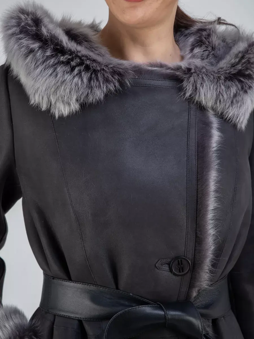 Дубленка зимняя натуральная с капюшоном длинная и теплая