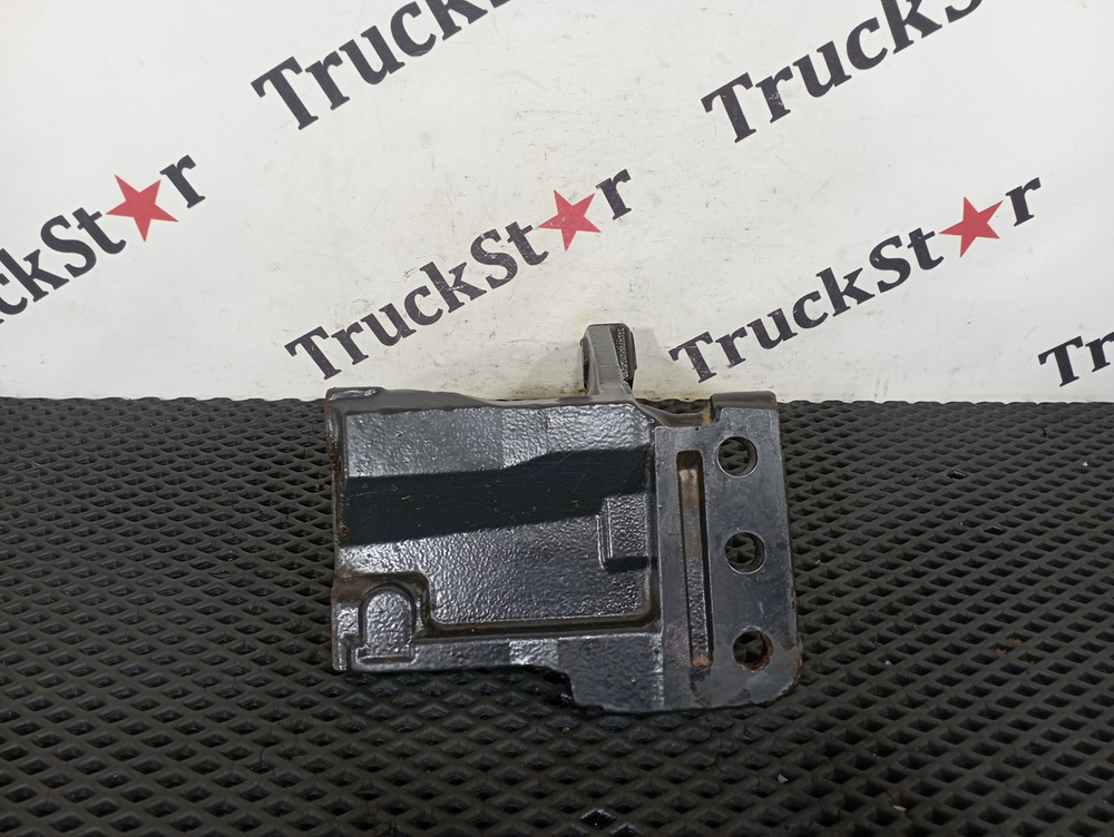 Кронштейн передней рессоры левый 2020г.