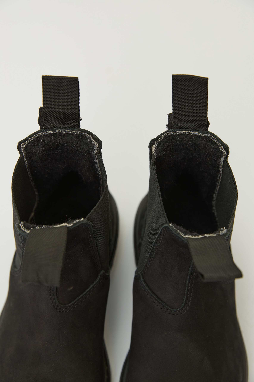 Челси из черного нубука с мехом