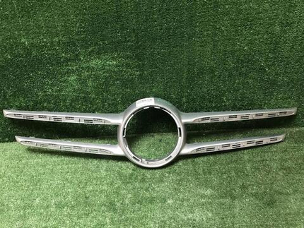 Накладка решетки радиатора Mercedes V W447 (14-нв)