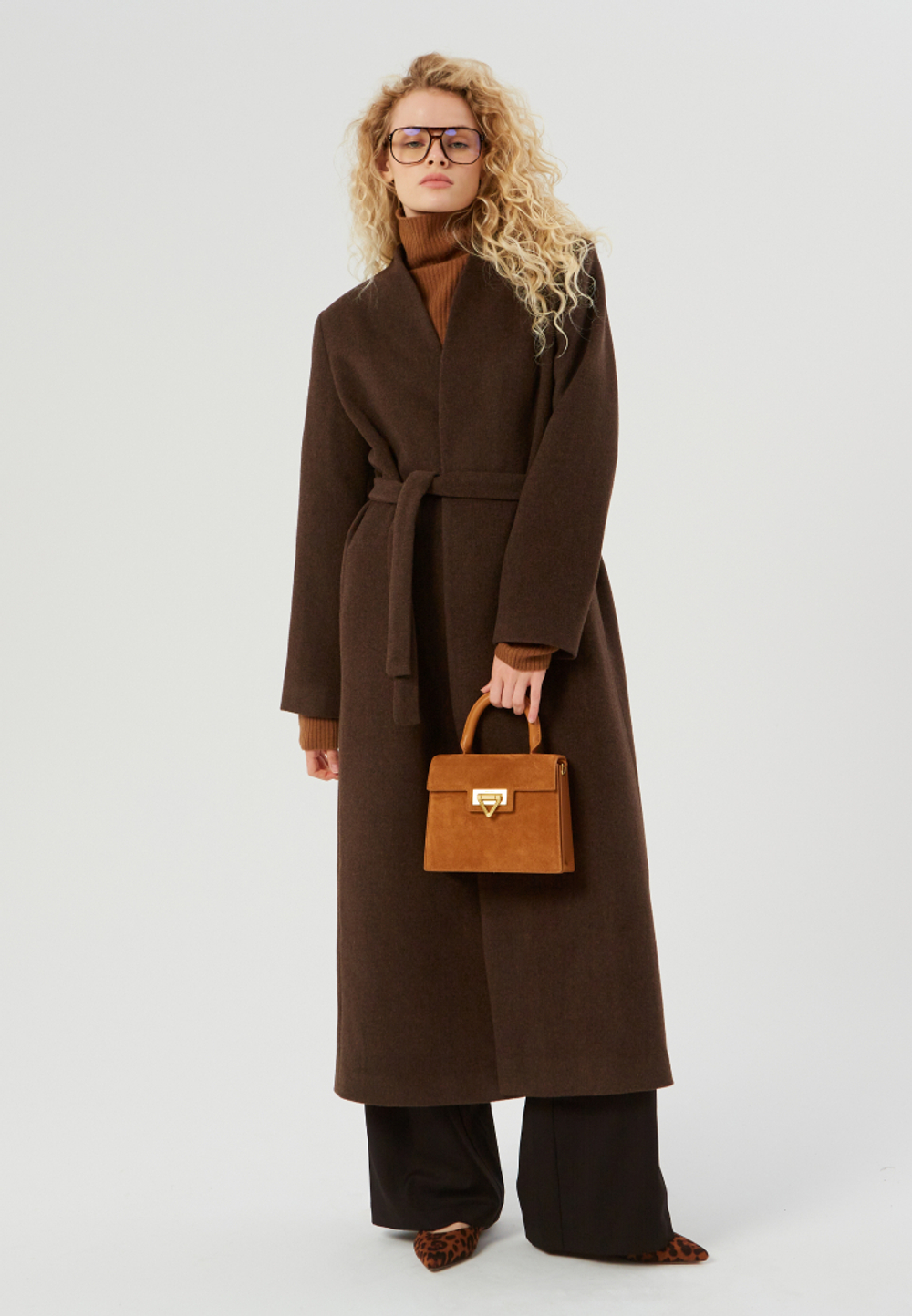 Пальто удлиненное с воротником стойкой коричневое