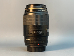 Canon EF 100mm 2.8 Macro USM царапины на передней линзе