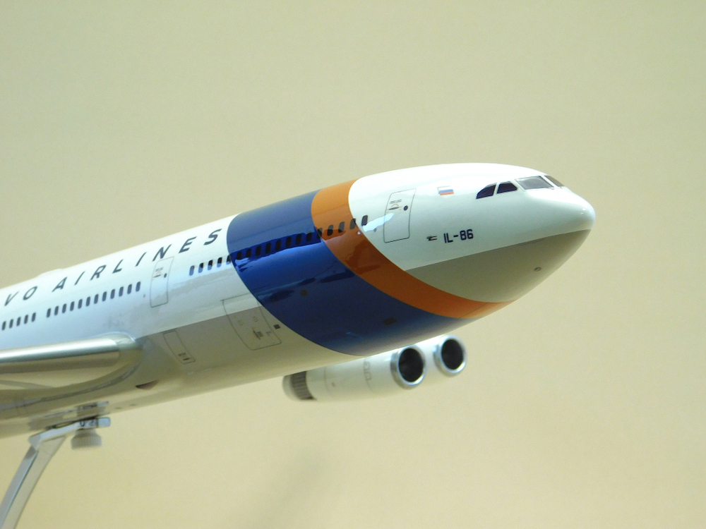 Модель самолета Ил-86 (М1:100, Внуковские авиалинии)