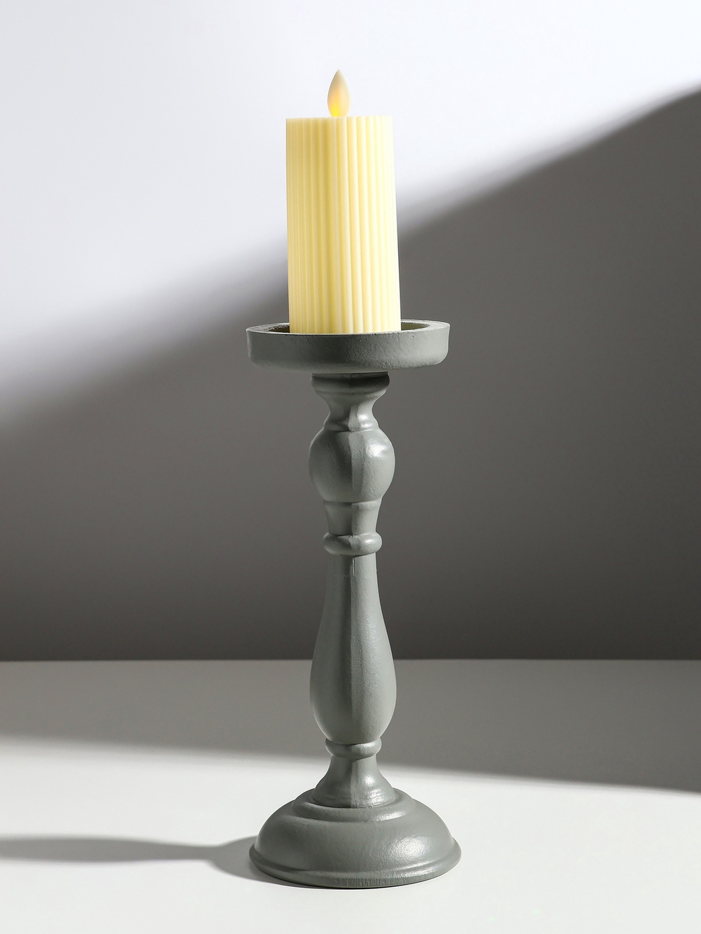Подсвечник дерево на 1 свечу "Талия" серый 10х10х27 см