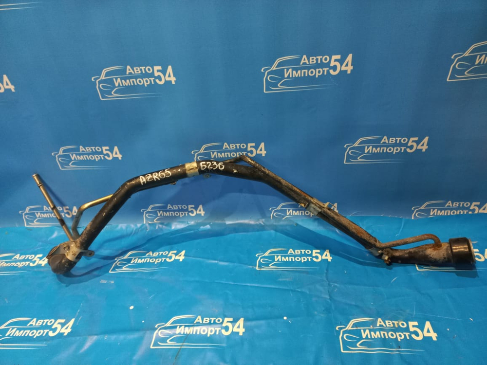 Горловина топливного бака TOYOTA NOAH 2001-2007