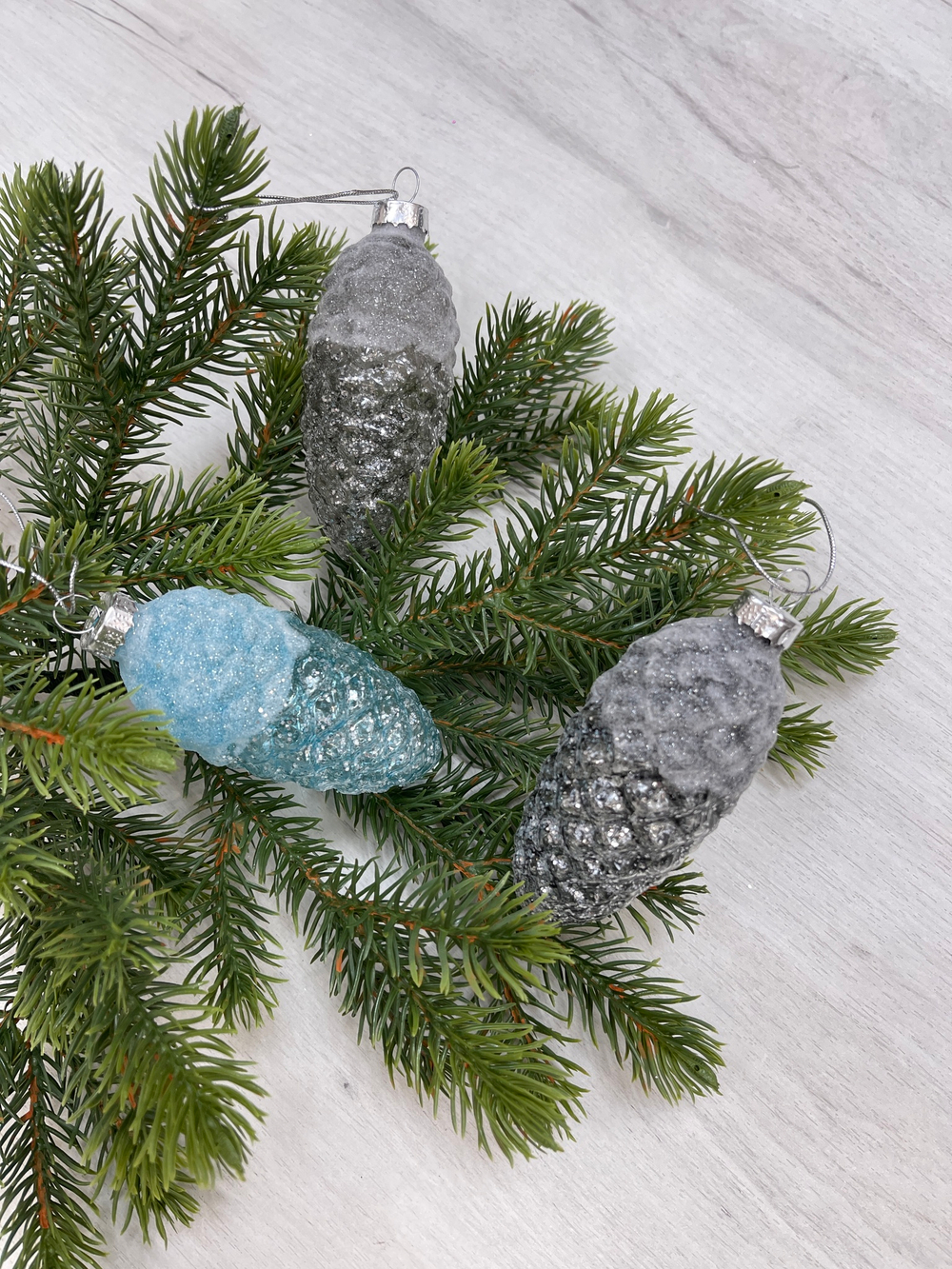 Набор шишек 10x4.5x4.5см 12шт ChristmasDeLuxe с заснеженным верхом