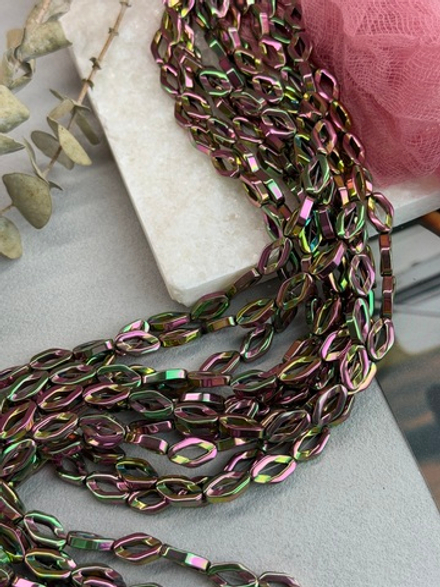 Гематит радужный зеленый, витой ромб 14*8 мм, нить 40 см