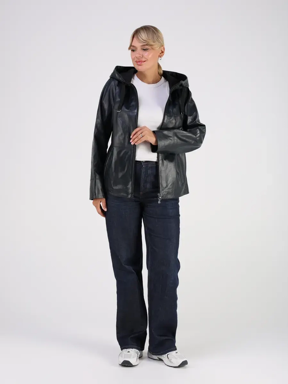 Кожаная куртка демисезонная с капюшоном