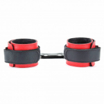 Красно-чёрные кожаные наручники (Цвет: красный с черным)
