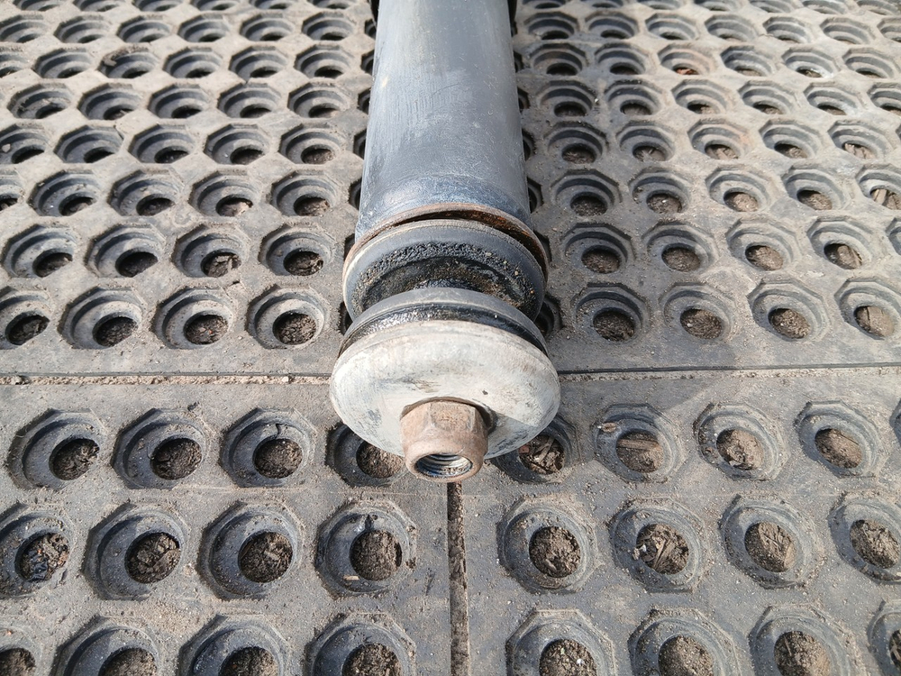 Амортизатор передний 2017г.