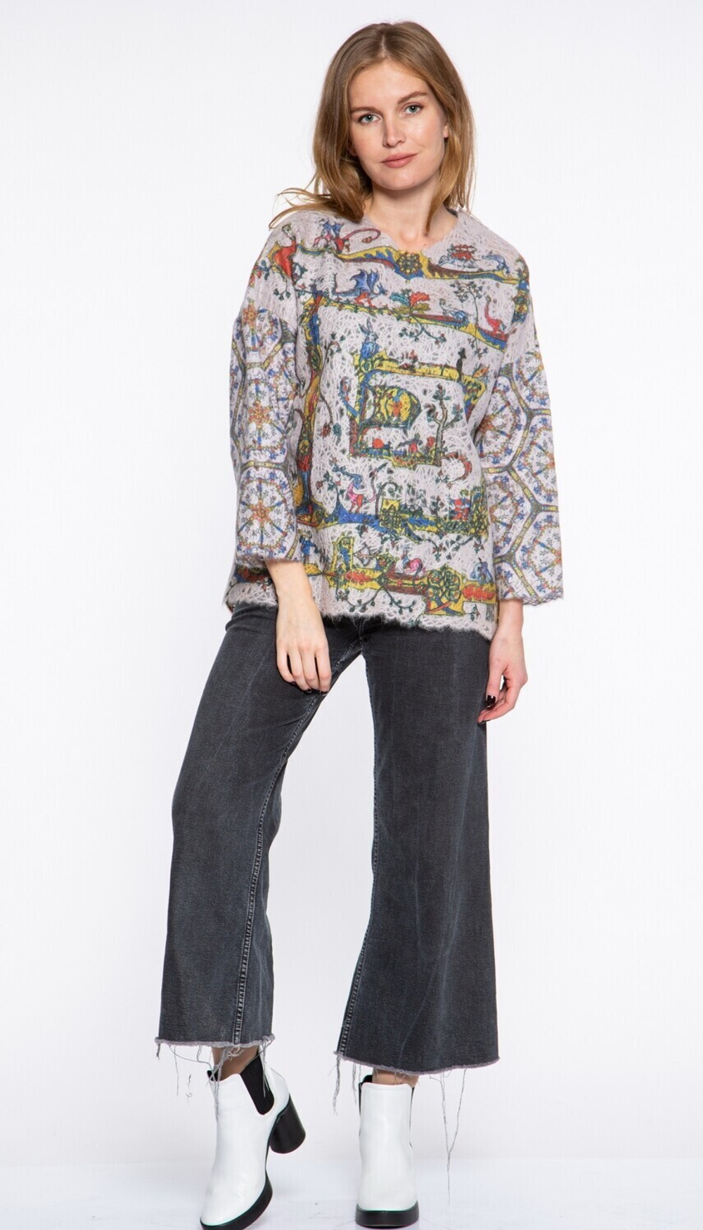 Шерстяной свитер "Лабиринт", по мотивам средневековых буквиц и фантастических существ со страниц Псалтири Латтрелла