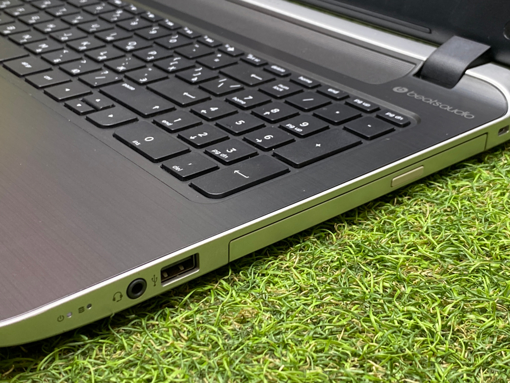 Ноутбук HP 15.6" i5-4210U/GeForce 840M 2GB/6GB/SSD 500/ Pavilion 15-p155nr[k1y28ea]/Windows 10