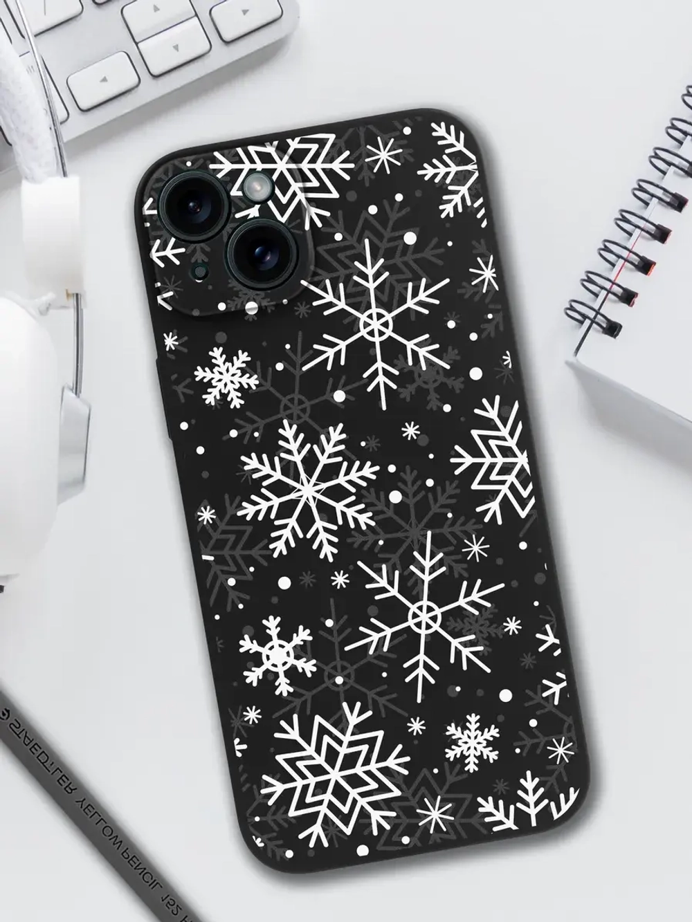 Чехол на iPhone 15 Plus новогодний